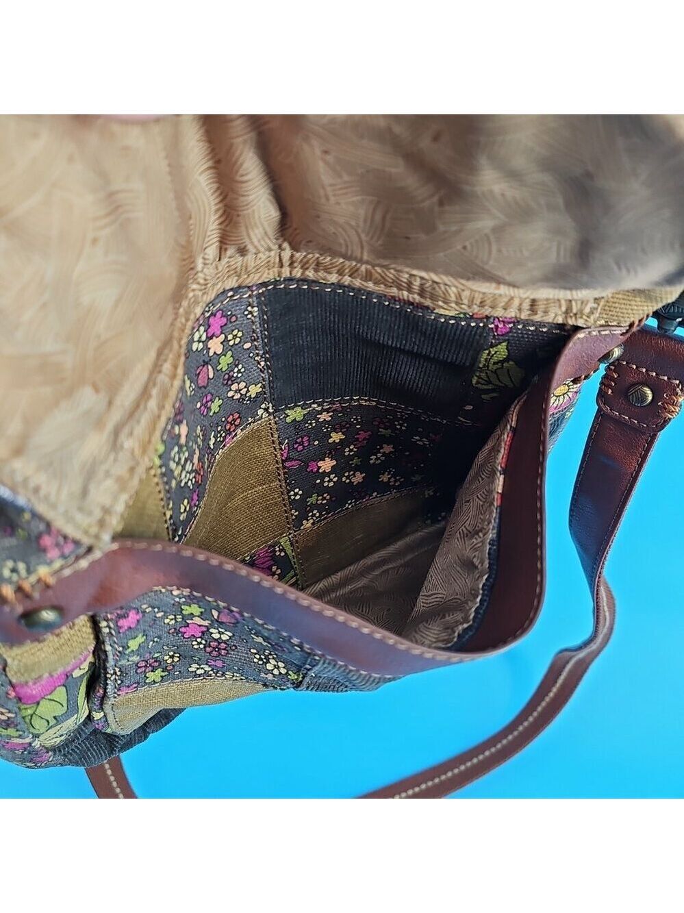 🌿 Sakroots Patchwork Canvas & Leather Crossbody - Picture 7 of 15